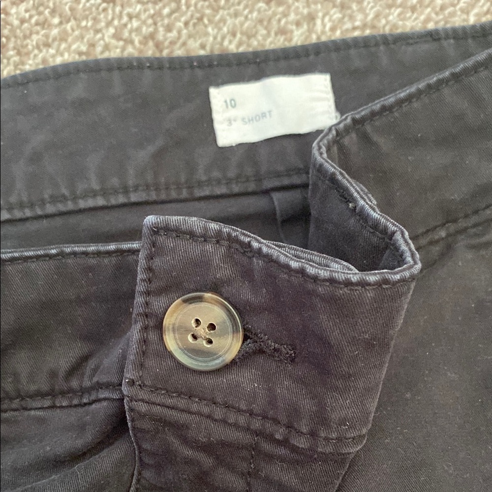 Gap Black Mid Rise 3” Shorts - Picture 4 of 7